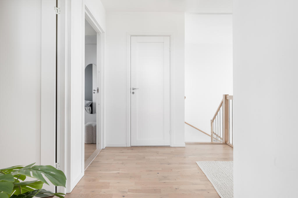 Hall med utgång till takterass (övervåning)