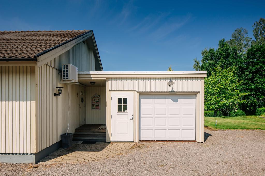 Praktiskt vidbyggt garage