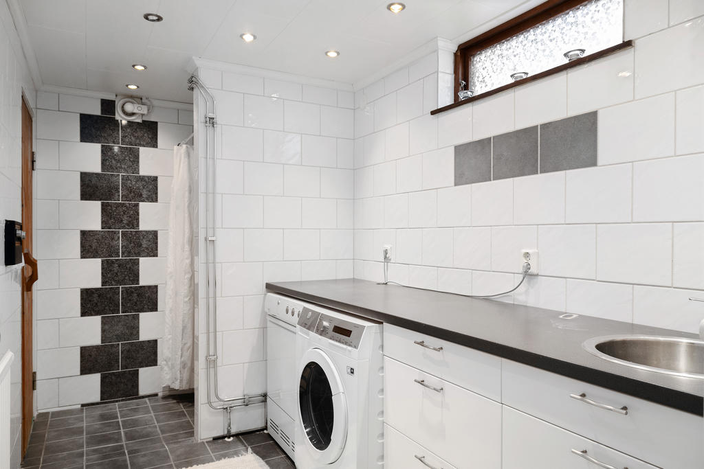 Tvättstuga/badrum med bastu