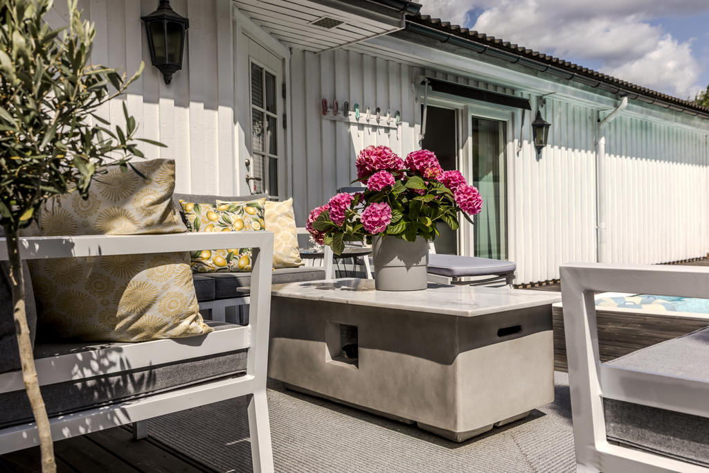 Utgång till altanen från allrum och relaxen