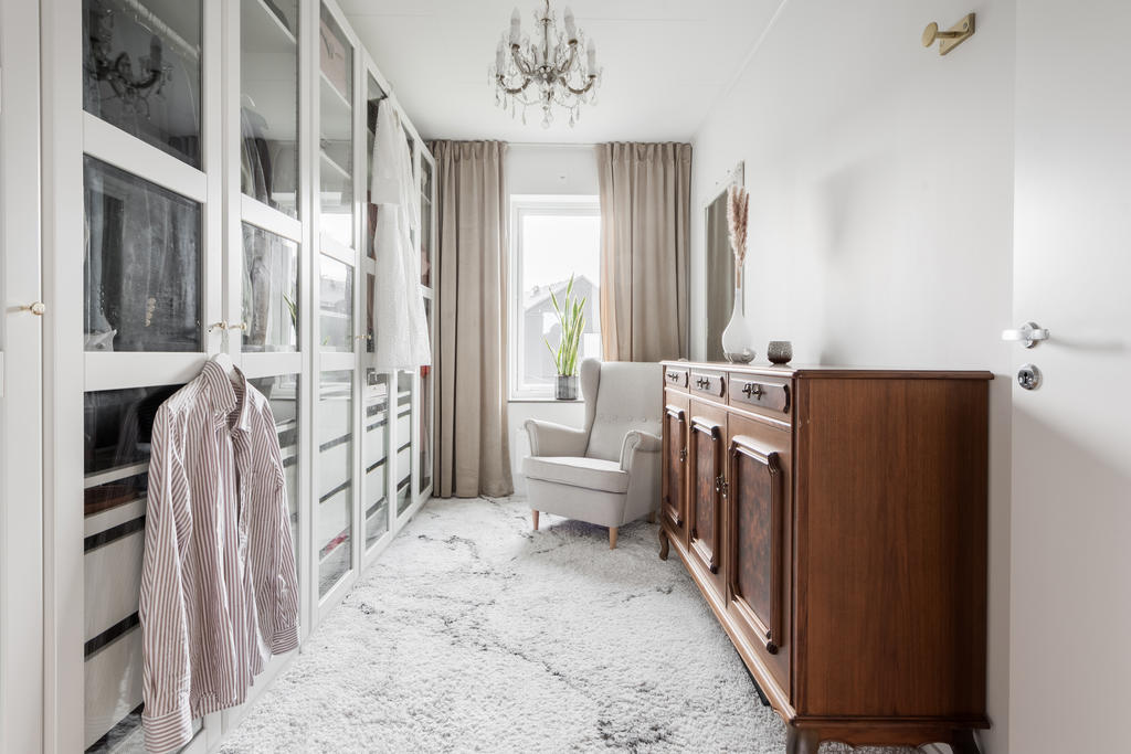 Walk in closet 