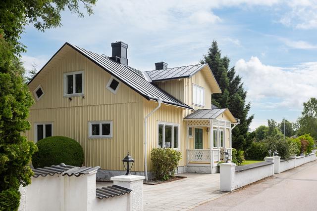 Välkomna till Järnvägsgatan 6 och detta vackra hus!