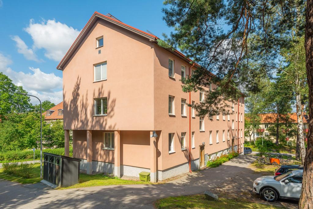 Bredablicksvägen 9 i strålande solsken