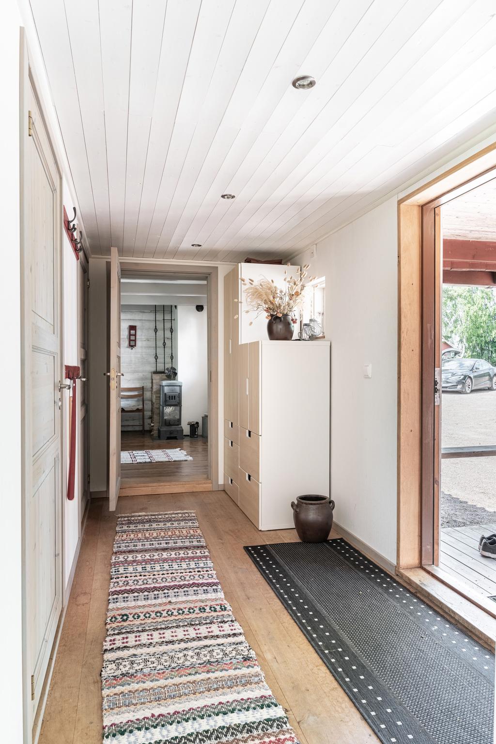 Lillstugan/Gårdshuset - Hall mot sovrum