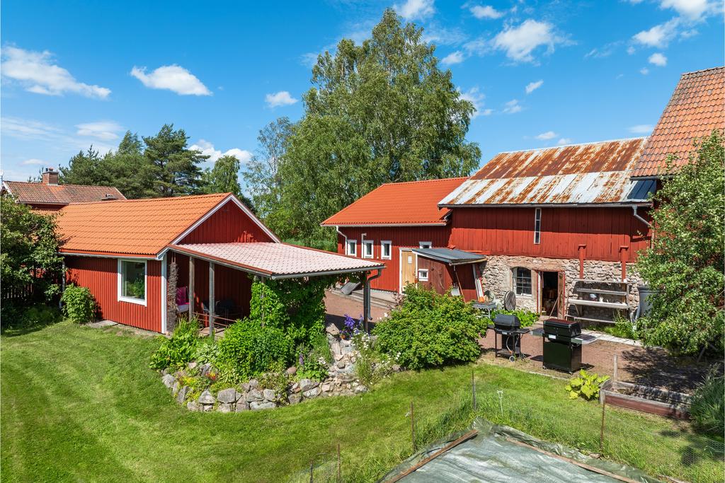 Den gamla ladugården med natursten är en av de sista i Gagnef