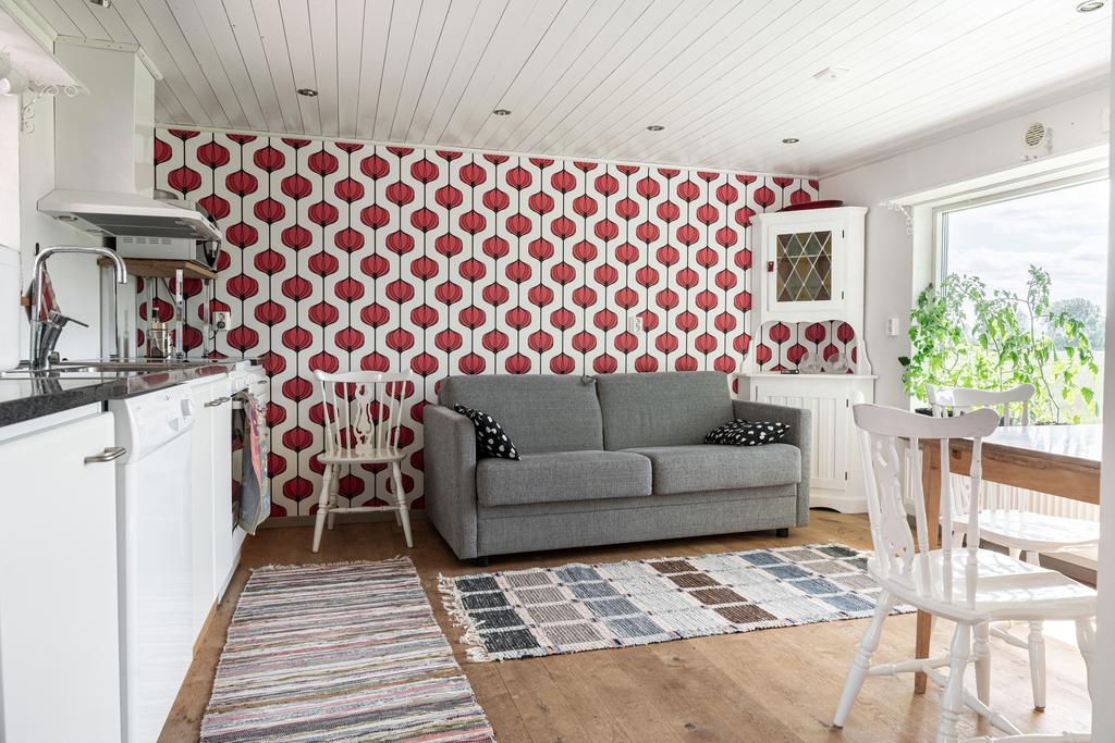 Lillstugan/Gårdshuset - Kök med matplats