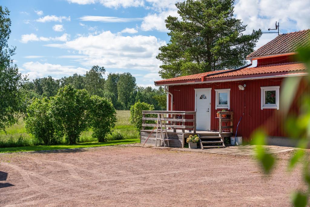 Uteplats vid entrén till boningshuset
