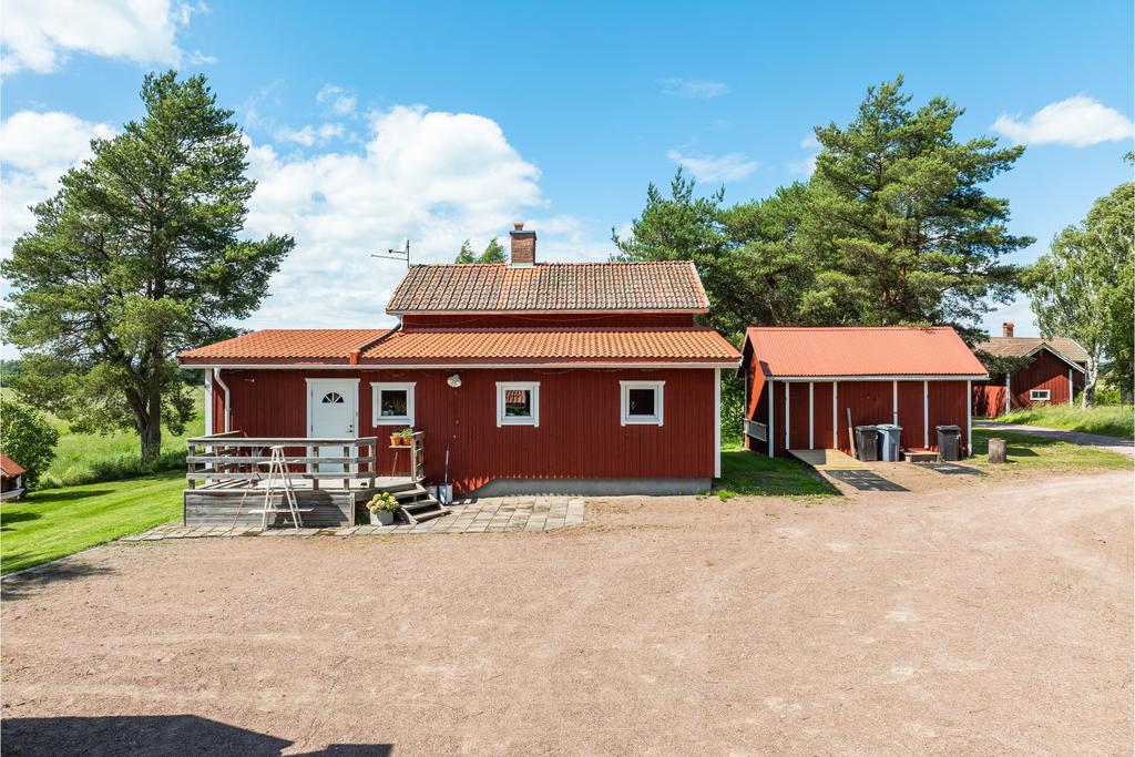 Boningshuset och redskapsboden/vedboden