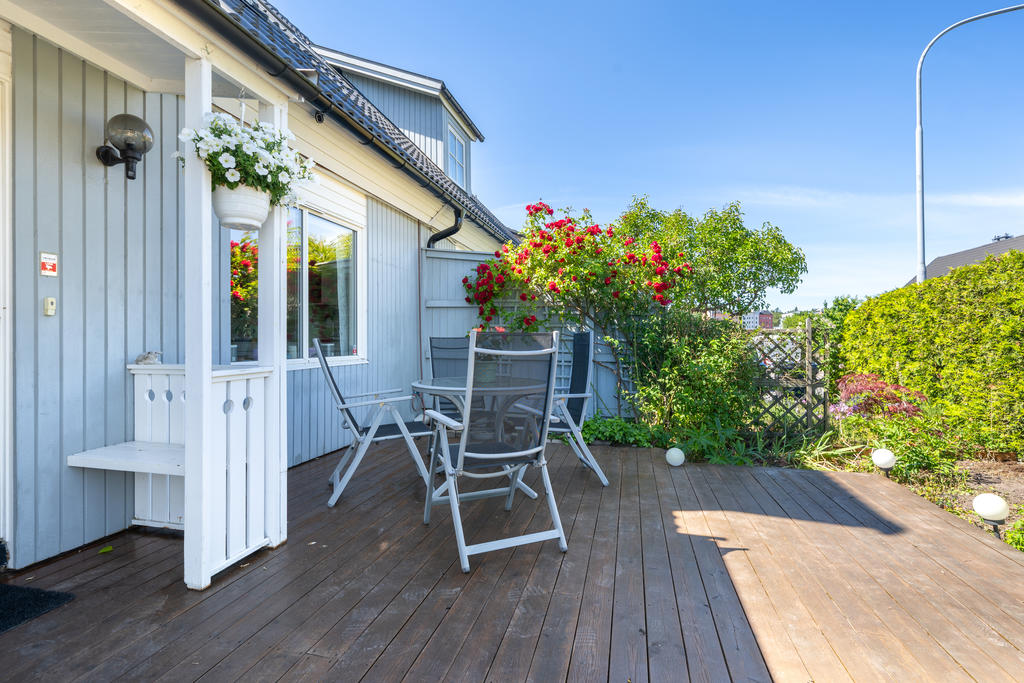 Trevlig uteplats på framsidan