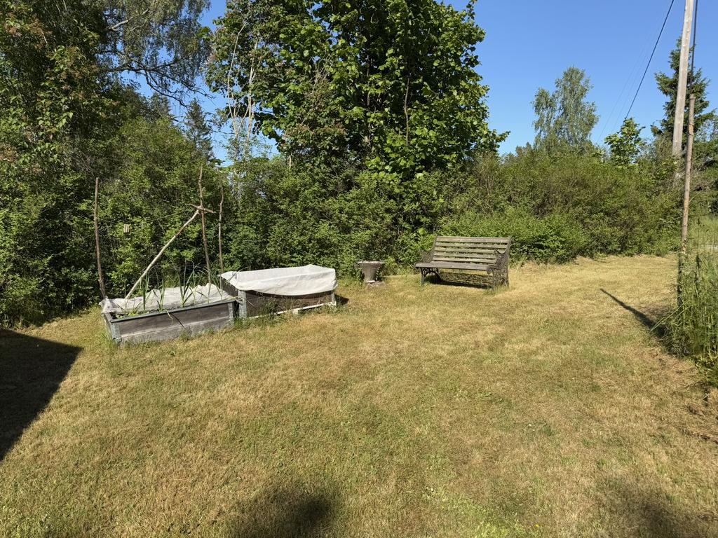 Del av tomten på framsidan 