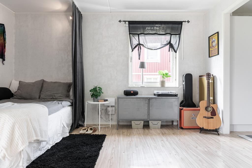 Vardagsrum med sovalkov