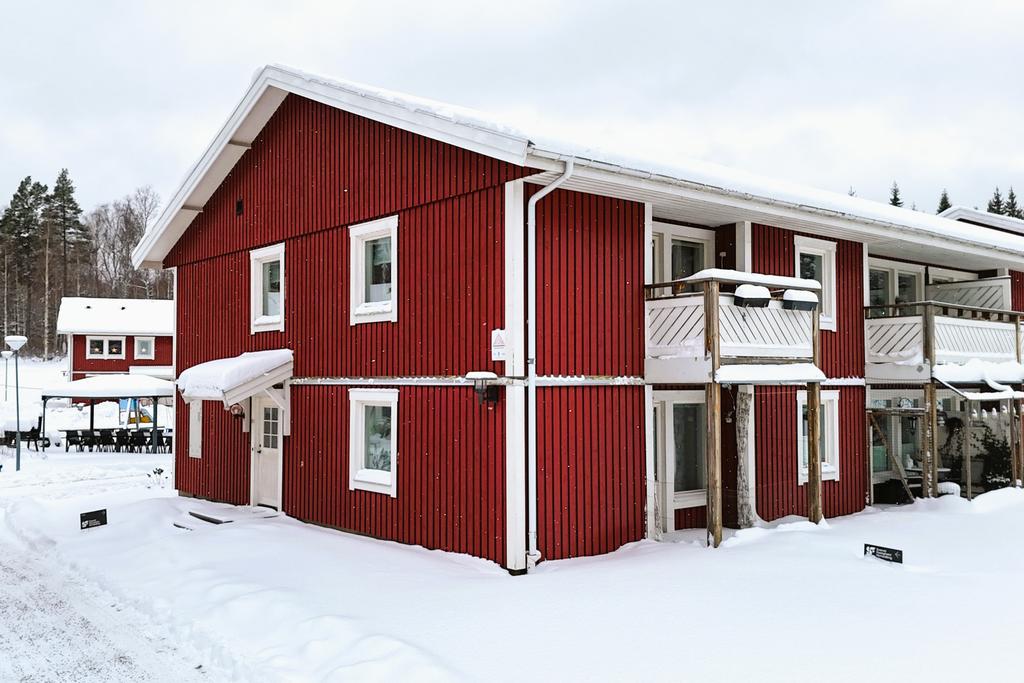 I markplan med gavelläge ligger denna rymliga etta