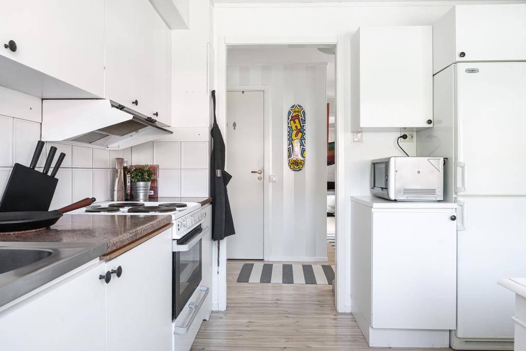 Kök mot hall och badrum