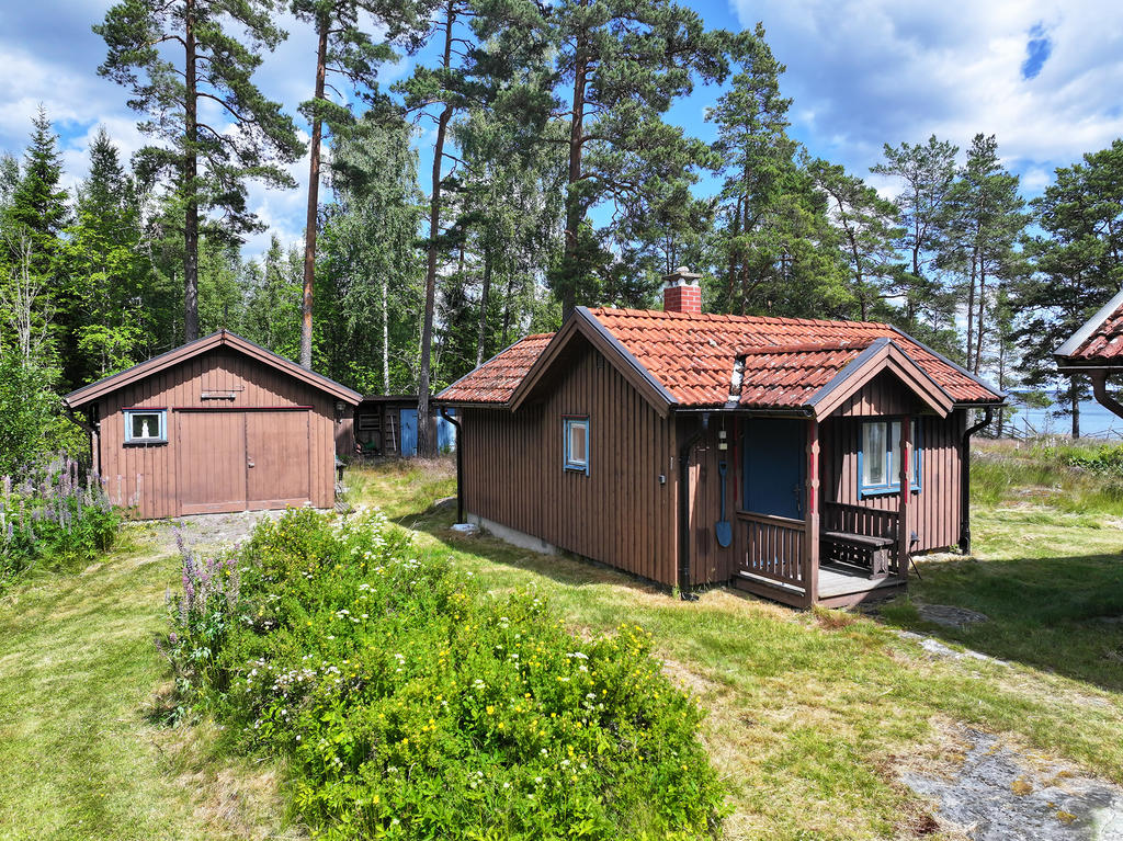 Lillstuga och garage 