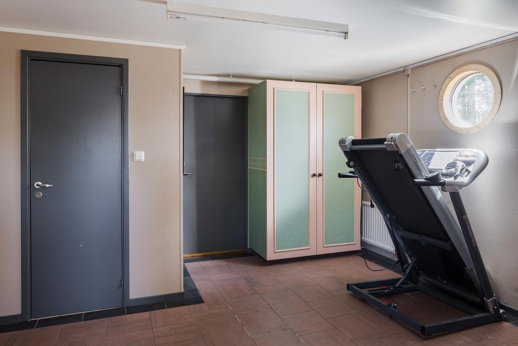 Förrådet bakom gamla garaget