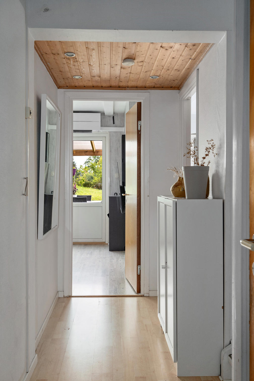 Hall på suterrängplan