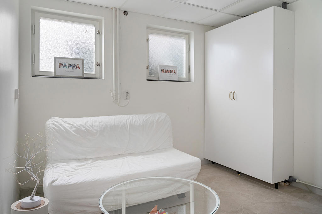 Sovrum på suterrängplan