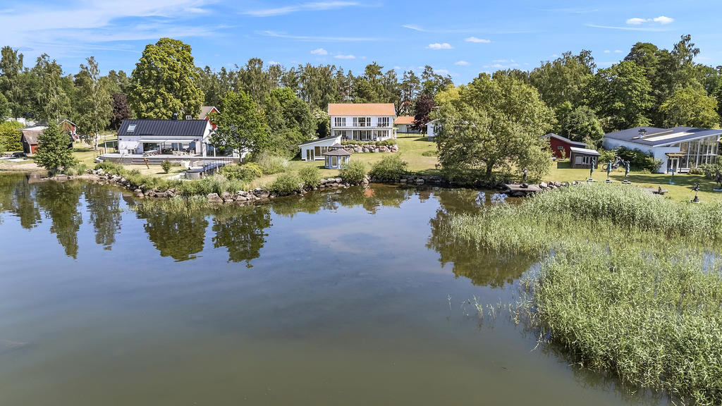 Vacker sjötomt 
