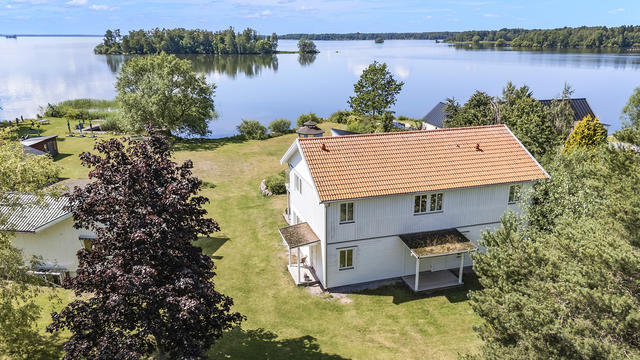 Fantastiskt västerläge intill Hjälmarens vatten!  
