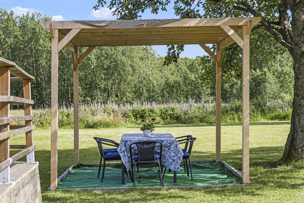 Pergola på tomten