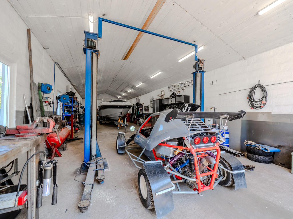 Perfekt garage/verkstadsbyggnad