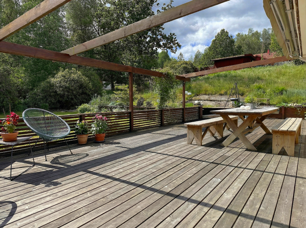 ...stor härlig altan i fint solläge!