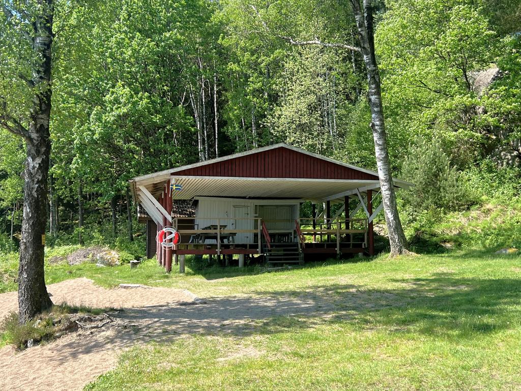 Plats finns för att avnjuta den grillade maten