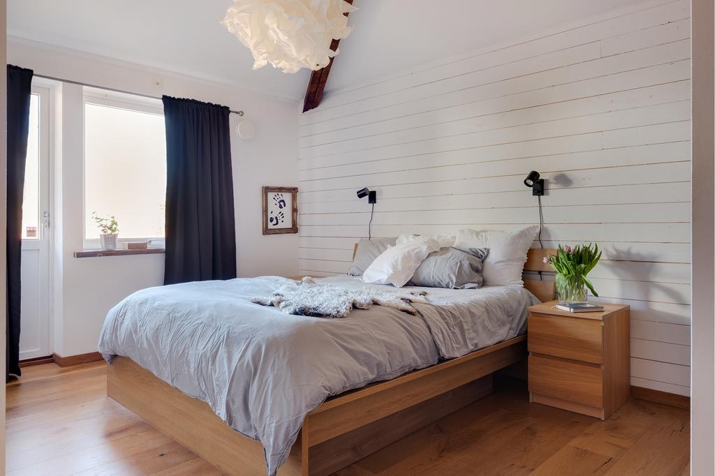 Även här finns utgång till en mindre altan