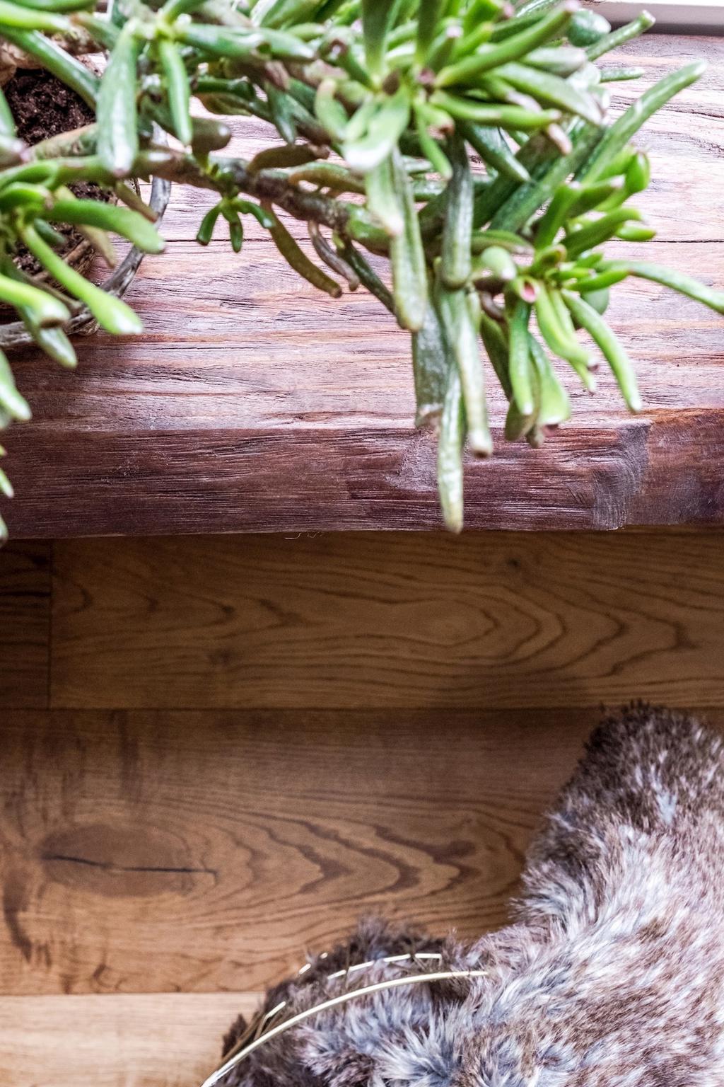 Vackra fönsterbrädor finns runtom i huset