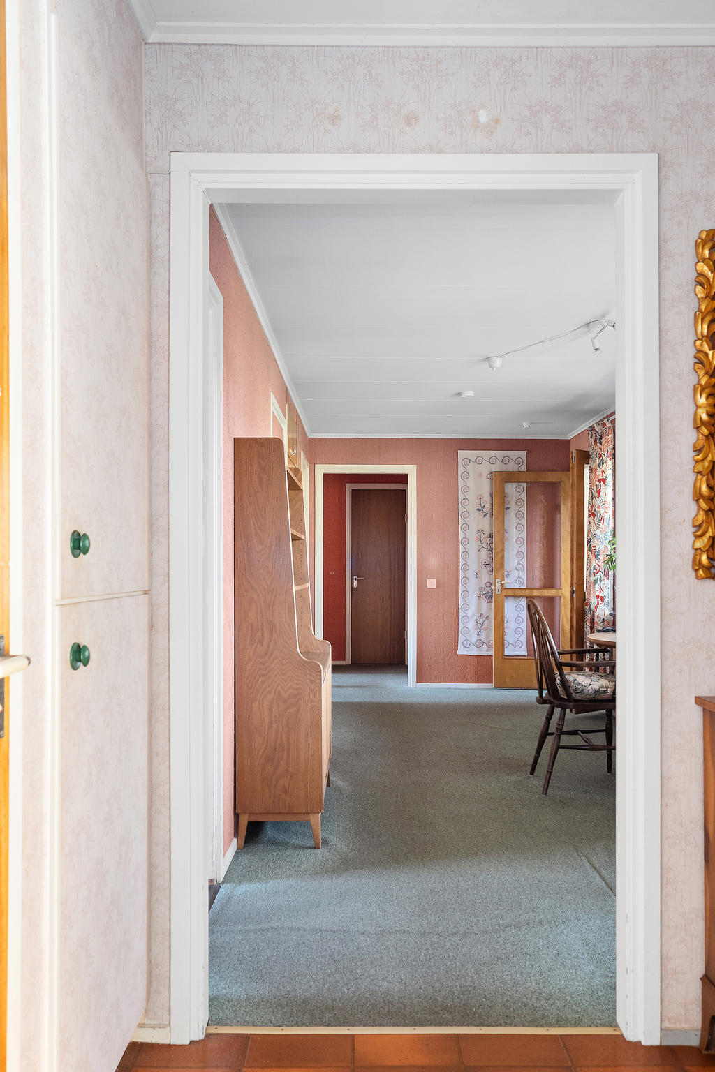 Entréhall mot allrum
