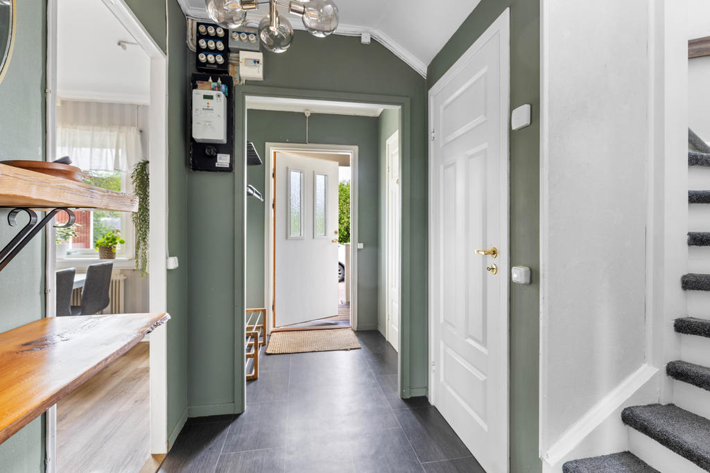 LGH 1:
Hall