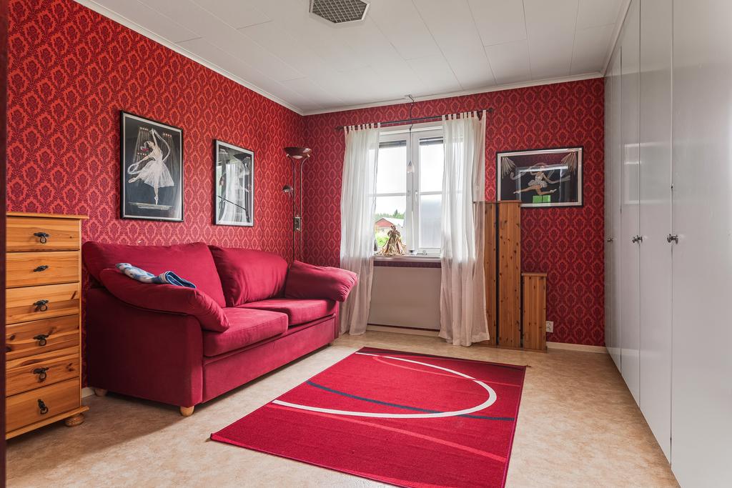 Ett av totalt 6 sovrum i villan