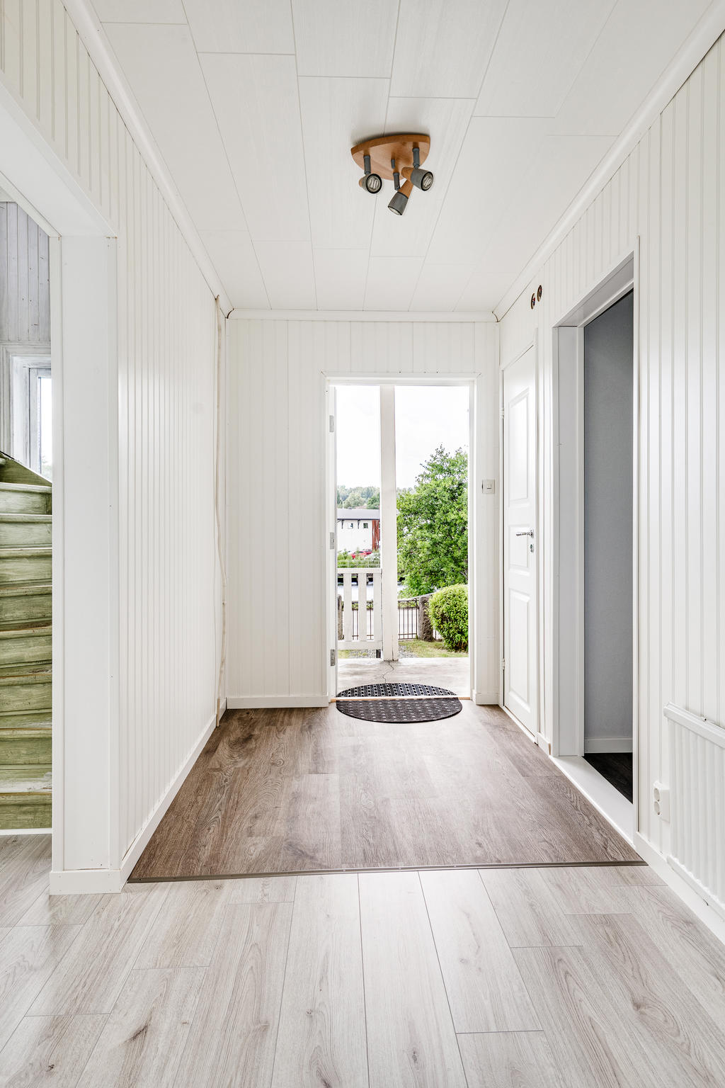 Entréhall - Välkommen in! 