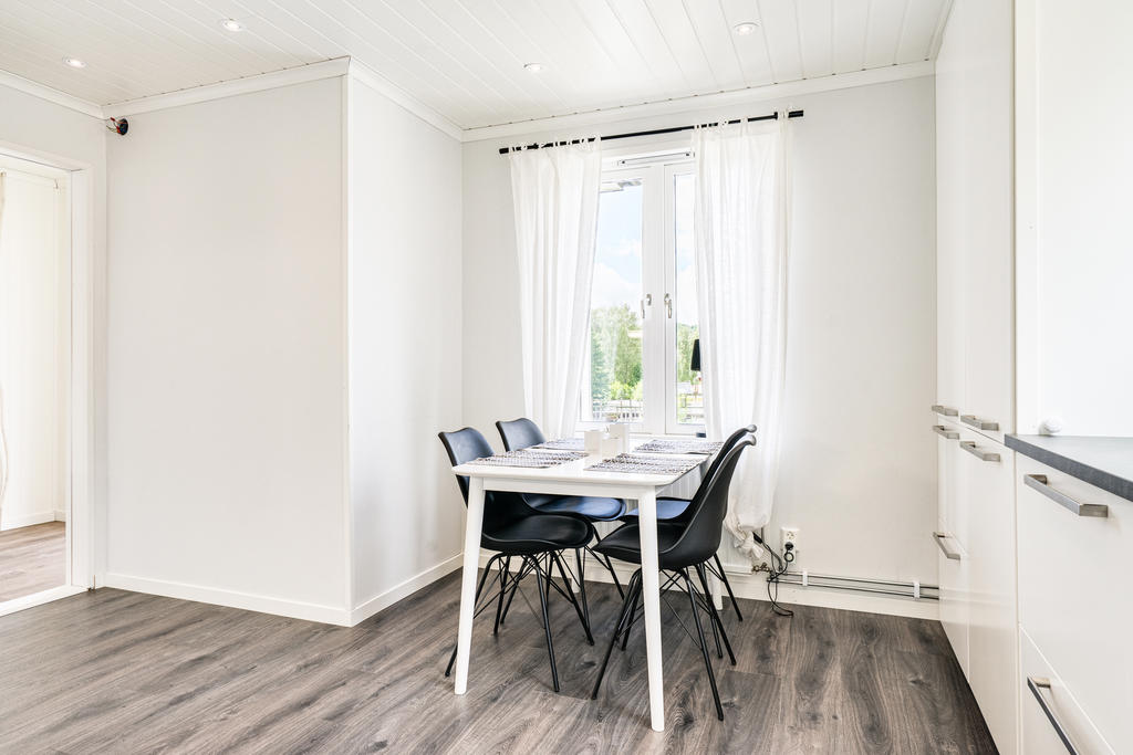 Plats för mindre matgrupp.