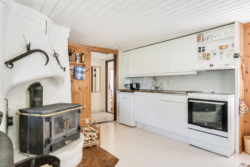 Rejäl kamin som ger gott om värme.
