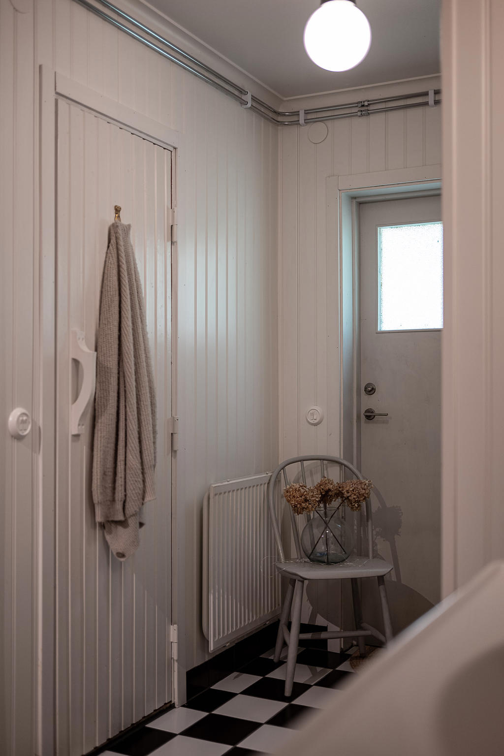 Bastu och utgång till trädgårdens baksida