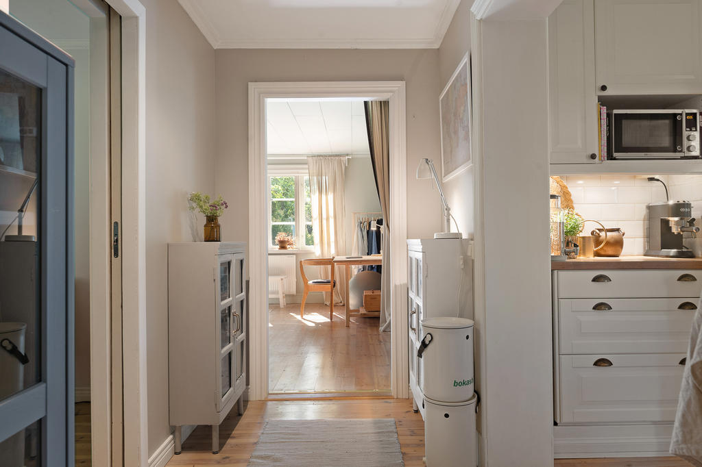 Inre hall mellan Sovrum 1, kök och Sovrum 2