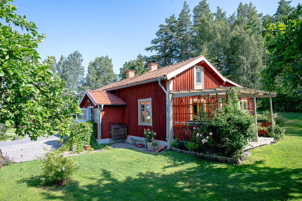 Taklagd altan på husets sydvästra gavel