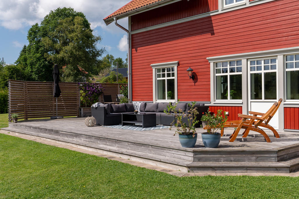 Uteplats i vinkel om ca 70m2 i sydväst läge