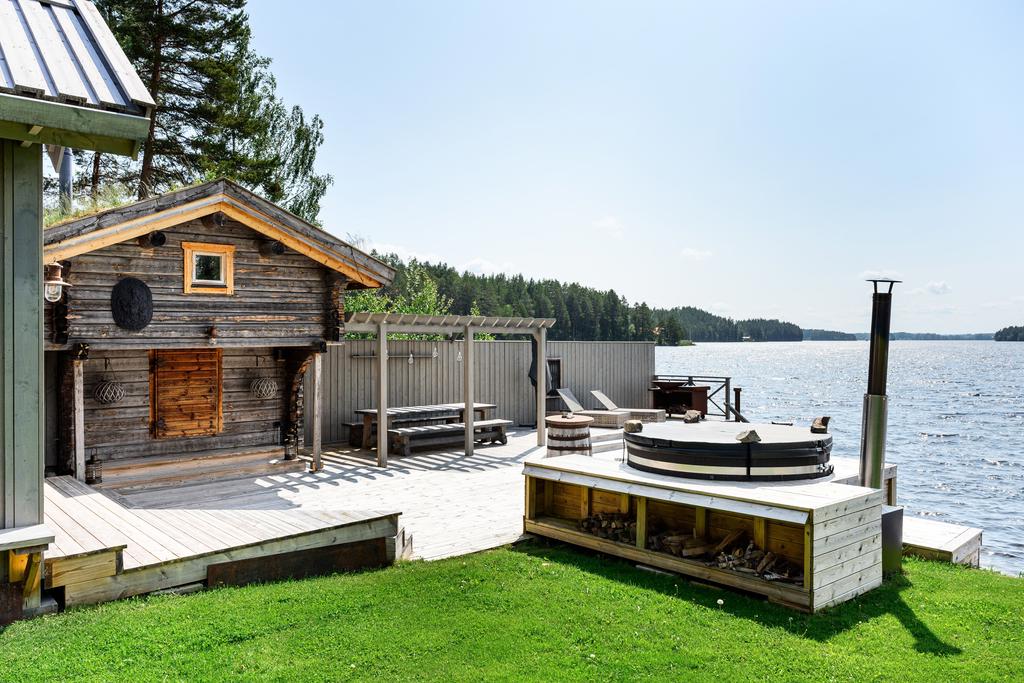 Bad och bastu vid sjökanten