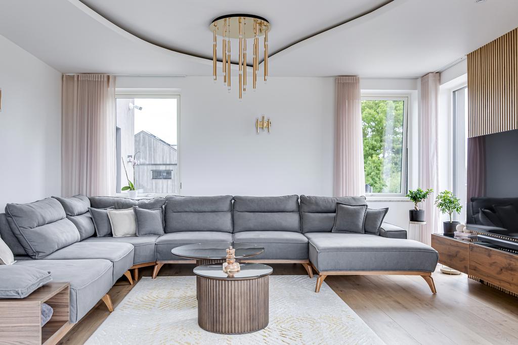 Här finns det gott om plats för soffhörna eller soffgrupp.