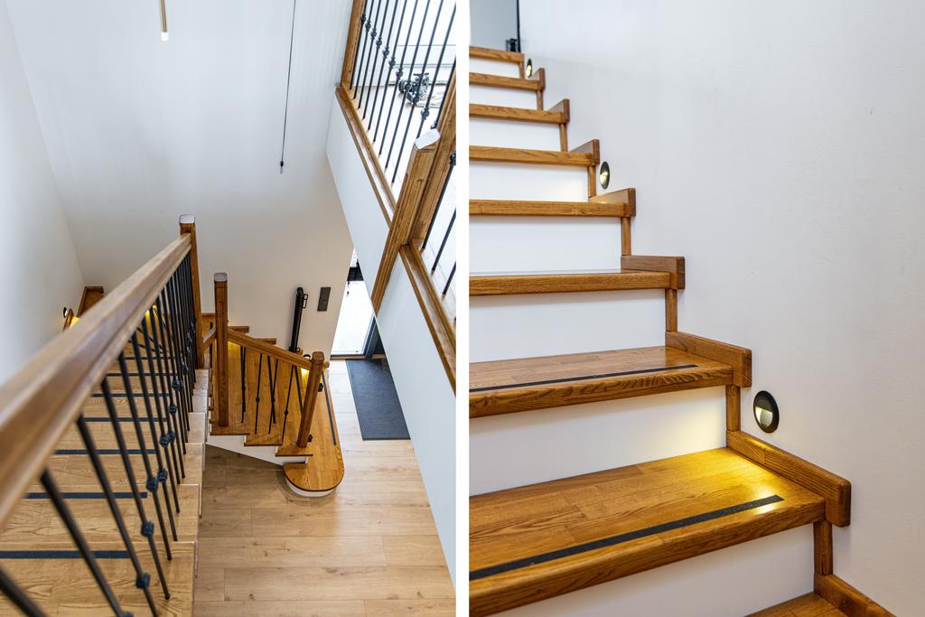 Belysning integrerad i trappsteg – både funktionellt och effektfullt.