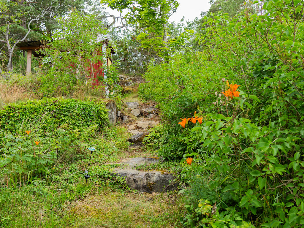 Gång upp till utedass