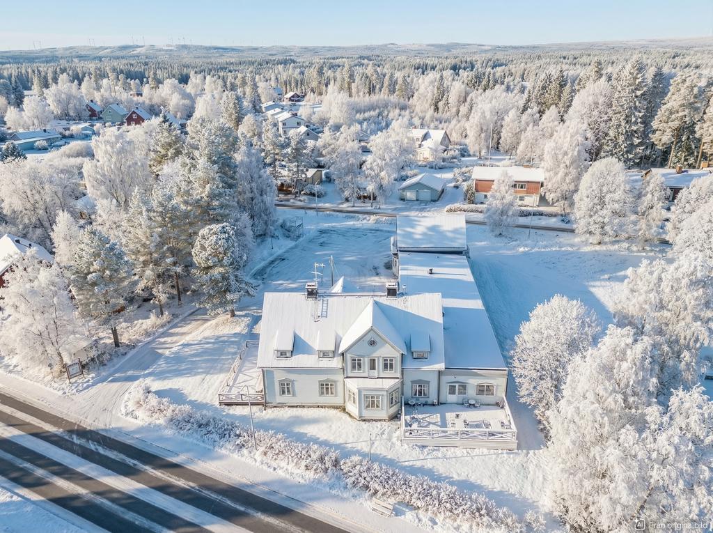 Bra läge precis in till vägen. 