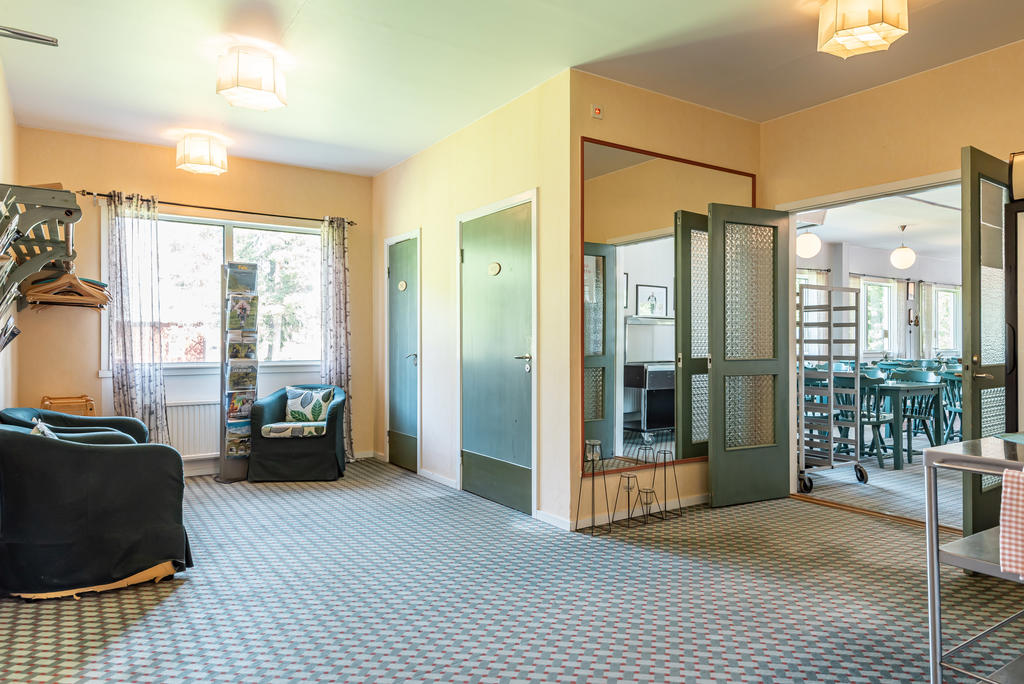 Entré med två toaletter 