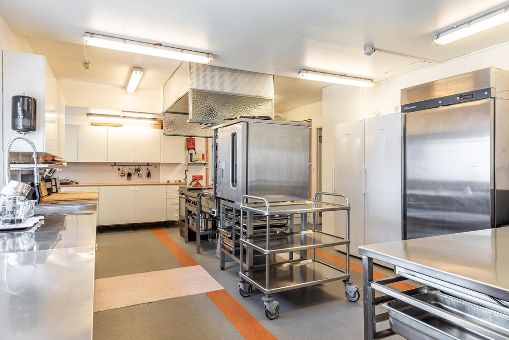 Stort och välutrustat kök 