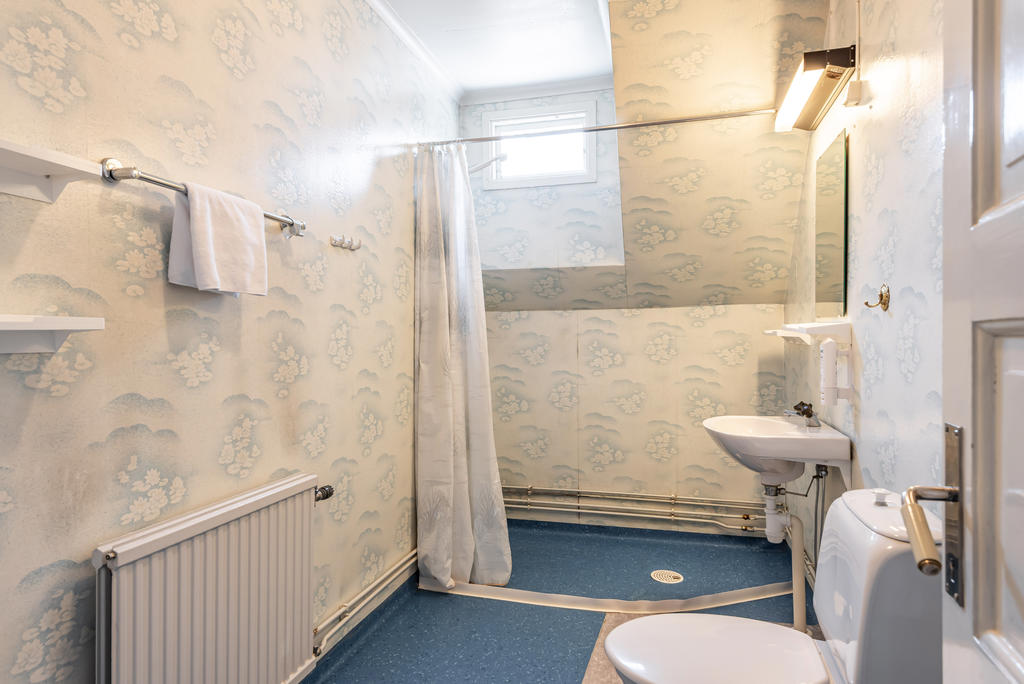 Badrum i hotellrum 12