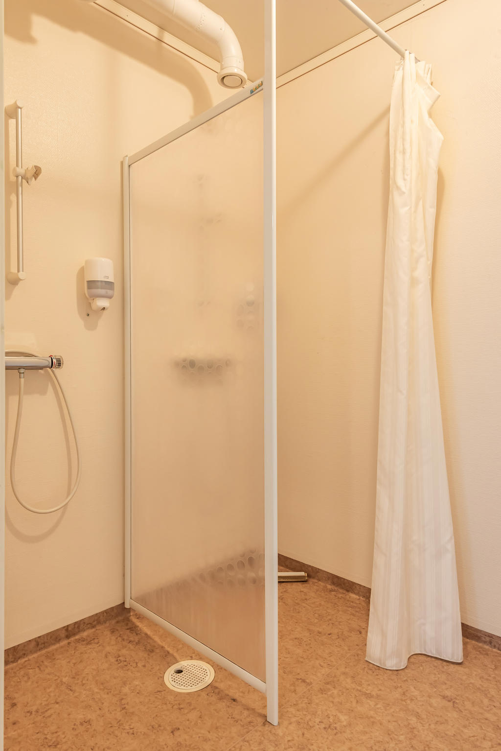 Dusch intill bastu och relax