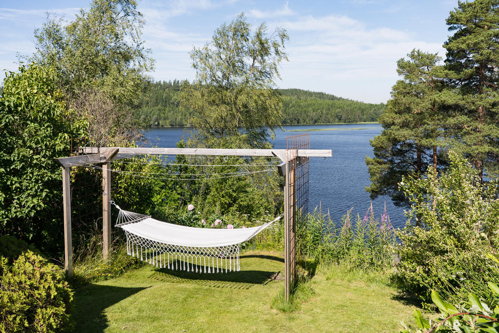 Sjöutsikt över Nackentjärnet från huset.