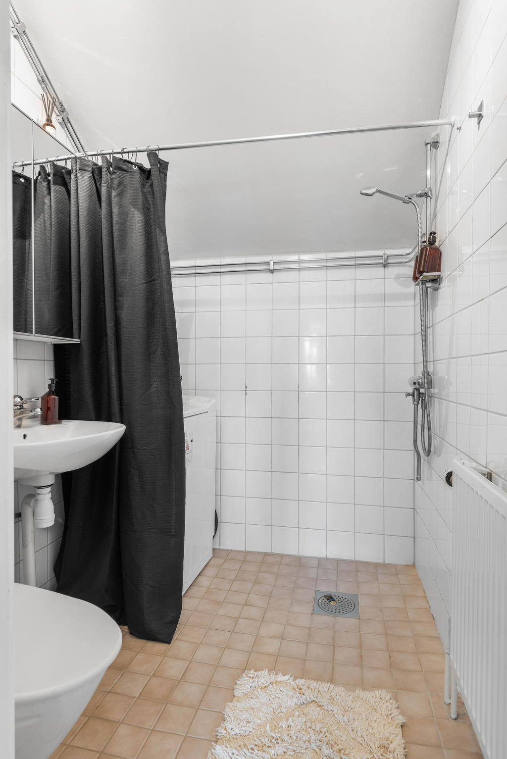 Helkaklat duschrum som renoverades 2005 i samband med stamrenoveringen
